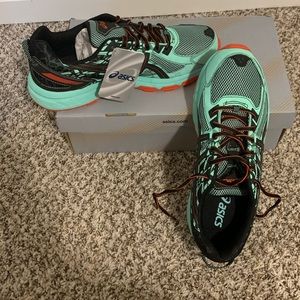 NWT ASICS Women’s 11.5